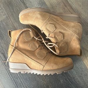 Sorel Evie Lace Camel Brown Boots
